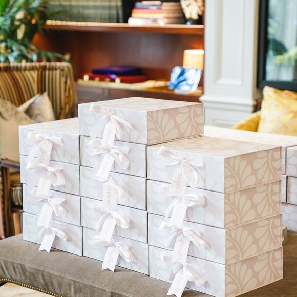 PINK AND IVORY FLORAL GIFT BOX! - Picture 2 of 5